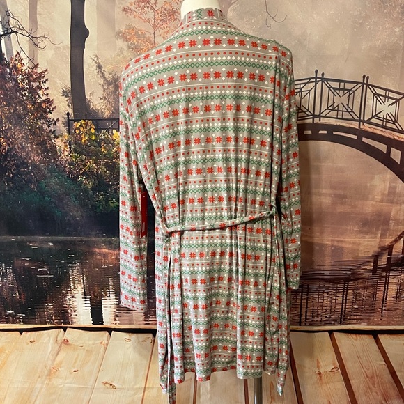 Festive Gray and Red Women's Sleepwear Set - Picture 3 of 12